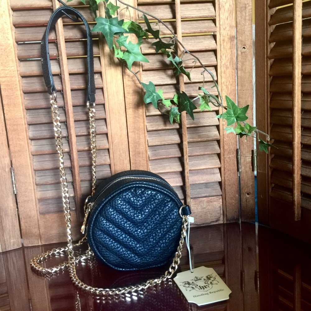 HANDBAG REPUBLIC Round Black Bag w Gold Chain -NEW